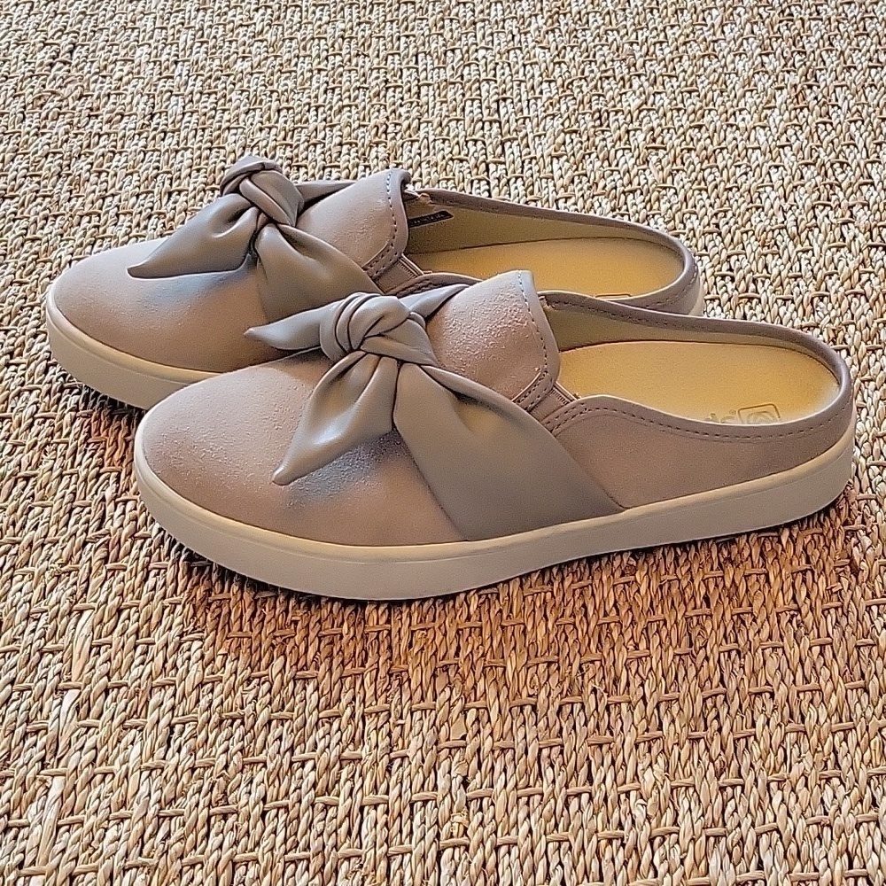 SPENCO gray bow tie slip-on suede slide shoes.  Size 8